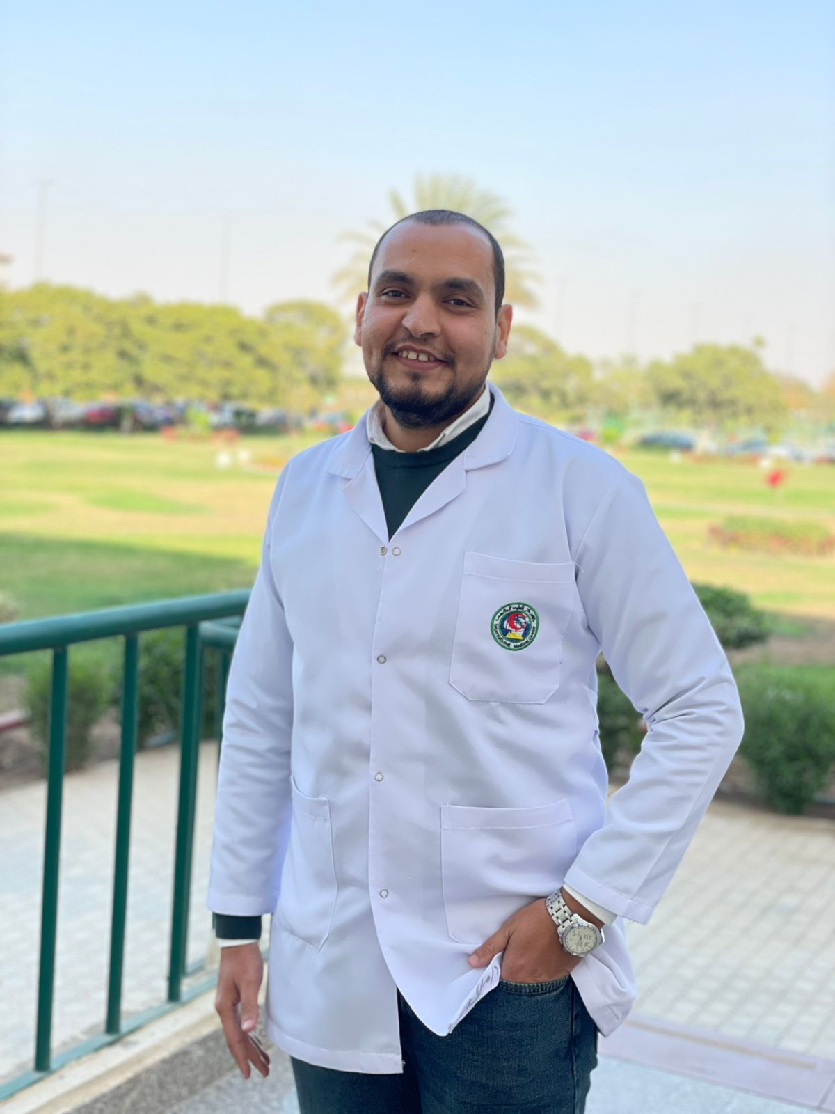 دكتور مايكل كمال  في عيادته